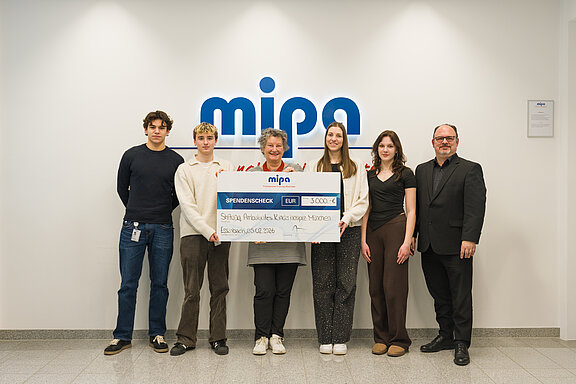 Donation handover to the "Ambulante Kinderhospiz, Zentrum Niederbayern" Donation handover to the "Ambulante Kinderhospiz, Zentrum Niederbayern"